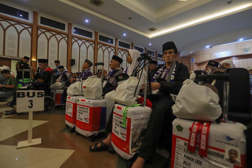 Potret Keberangkatan Kloter Pertama Calon Jemaah Haji 2025 ke Tanah Suci - Bagian 3