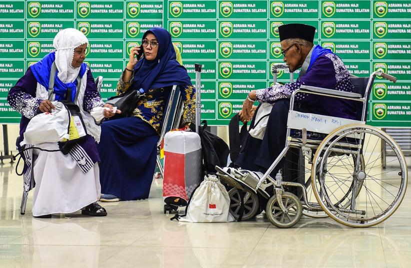 Potret Jemaah Haji Kloter Pertama Embarkasi Palembang  - Bagian 1