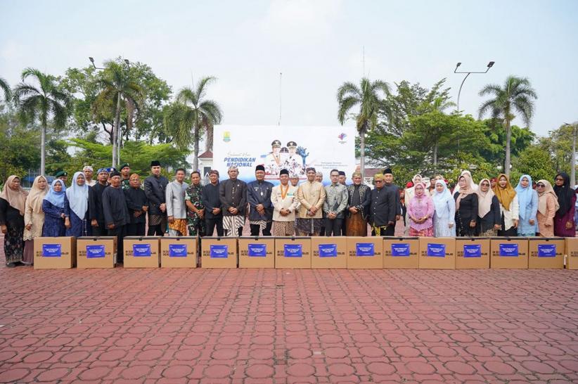 Hari Pendidikan Nasional, 15 Sekolah di Karawang Dapat Bantuan Komputer - Bagian 3