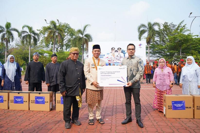 Hari Pendidikan Nasional, 15 Sekolah di Karawang Dapat Bantuan Komputer - Bagian 2