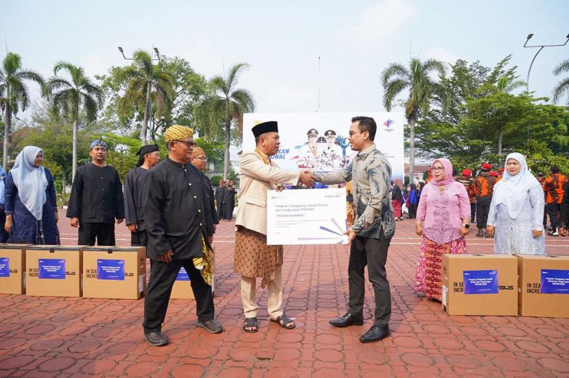 Hari Pendidikan Nasional, 15 Sekolah di Karawang Dapat Bantuan Komputer - Bagian 1