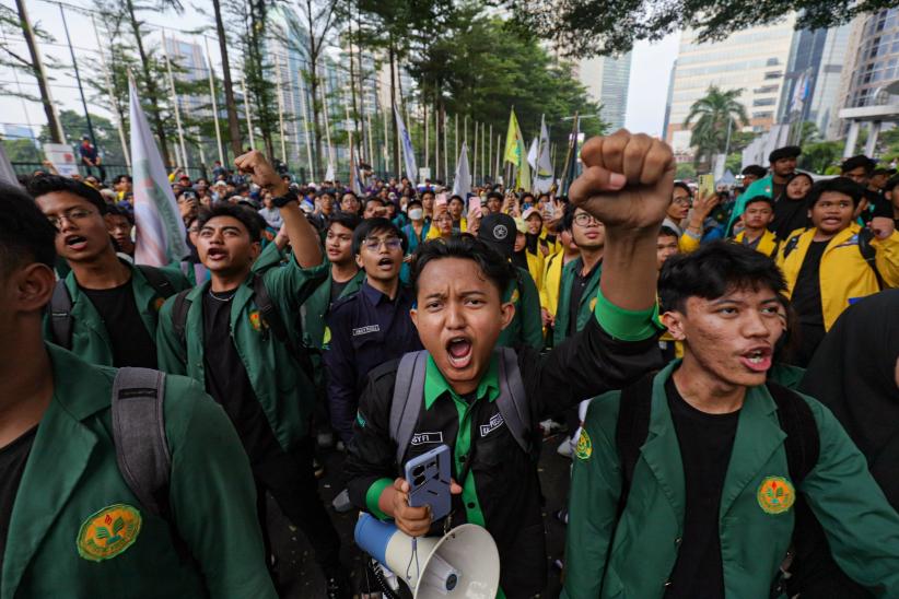 Aksi Mahasiswa Tuntut Biaya Pendidikan Gratis - Bagian 4