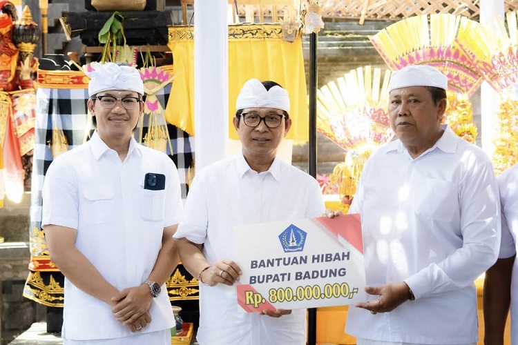 title Bupati Badung Serahkan Hibah Karya Ngenteg Linggih di Pura Batur Bupati Badung Serahkan Hibah Karya Ngenteg Linggih di Pura Batur