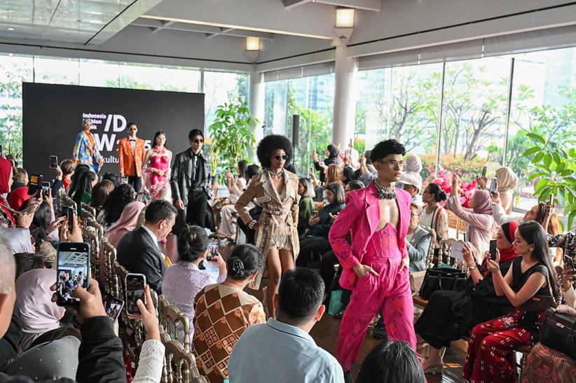 Indonesia Fashion Week 2025 Angkat Tema Ronakultura Jakarta - Bagian 4