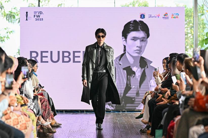 Indonesia Fashion Week 2025 Angkat Tema Ronakultura Jakarta - Bagian 2
