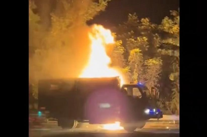 title Truk Muatan Amunisi Terbakar di Tol Gempol-Pandaan, 1 Anggota TNI Tewas Truk Muatan Amunisi Terbakar di Tol Gempol-Pandaan, 1 Anggota TNI Tewas
