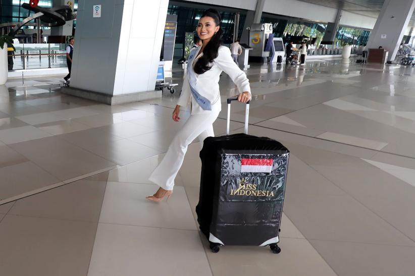 Momen Miss Indonesia Monica Kezia Berangkat ke Ajang Bergengsi Miss World 2025 - Bagian 4