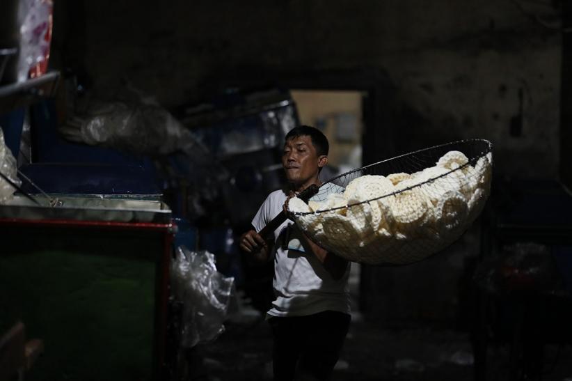 Pemerintah Targetkan Penyaluran KUR Rp300 Triliun pada 2025 untuk Perkuat UMKM - Bagian 2