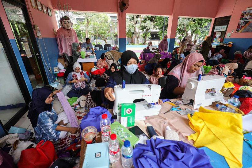 Potret Ibu-Ibu Jaksel Belajar Membuat Kerajinan Tangan - Bagian 1