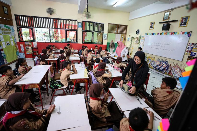 Momen Presiden Prabowo dan Bill Gates Tinjau Makan Bergizi Gratis di Pulogadung - Bagian 9