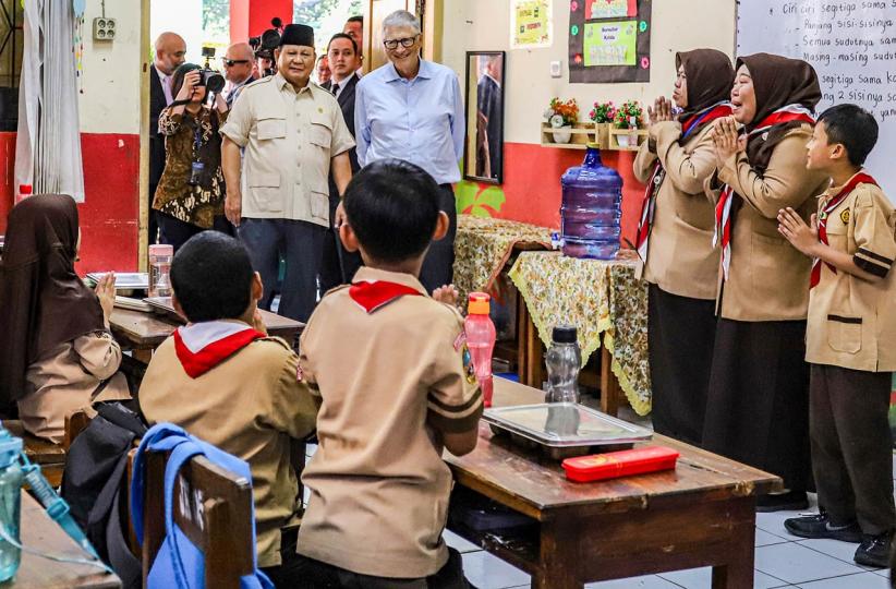 Momen Presiden Prabowo dan Bill Gates Tinjau Makan Bergizi Gratis di Pulogadung - Bagian 1