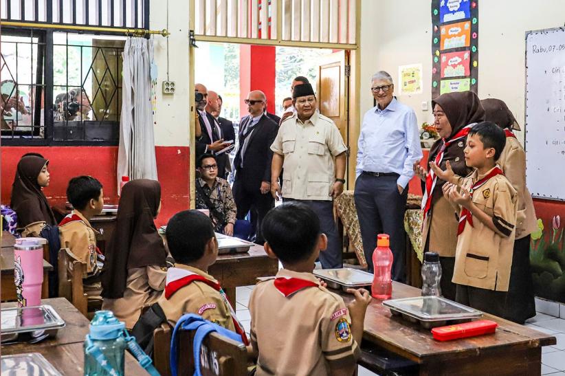 Momen Presiden Prabowo dan Bill Gates Tinjau Makan Bergizi Gratis di Pulogadung - Bagian 2
