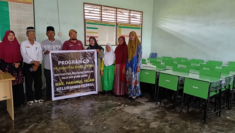 PT Sumatera Riang Lestari Salurkan Bantuan Pendidikan untuk Masyarakat