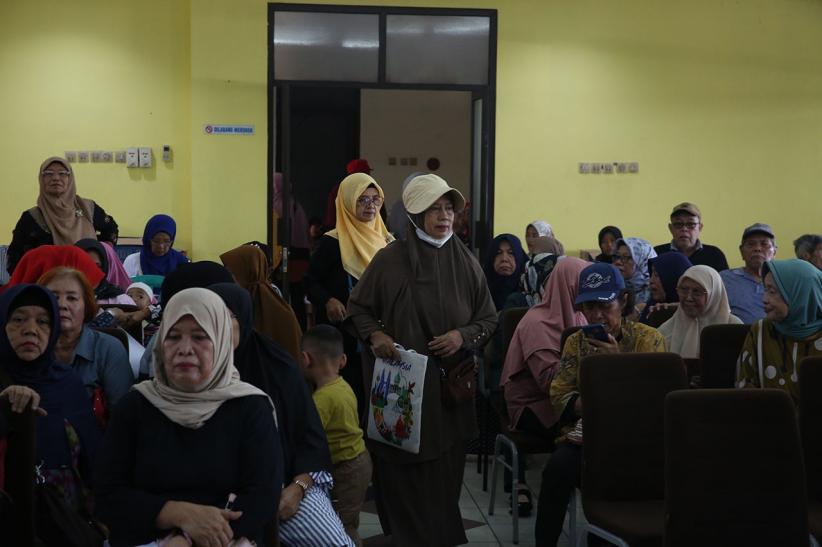 Para Lansia Ramai-Ramai Urus KLG untuk Dapat Fasilitas Transportasi Umum Gratis - Bagian 5