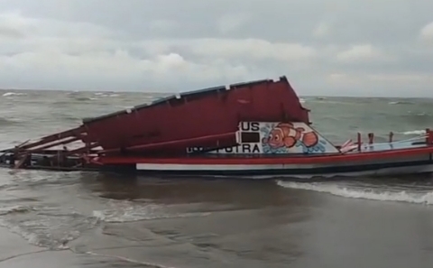 Kapal Angkut 98 Wisatawan Tenggelam di Pantai Malabero Bengkulu, 7 Tewas