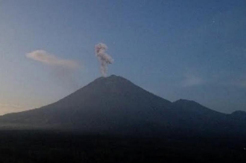 Gunung Semeru Erupsi Keluarkan Abu Vulkanis Setinggi 1 Km, Status Level II Waspada