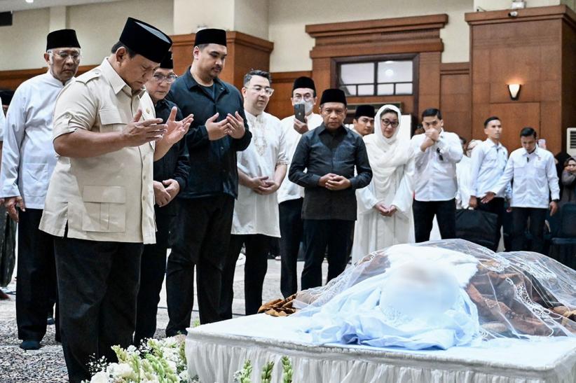 Momen Presiden Prabowo Hormat kepada Jenazah Tokoh Pencak Silat Nasional - Bagian 2