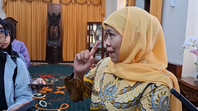 title Beda dengan KDM Soal Penyebutan Anak Nakal, Khofifah: Hati-Hati Lho Anak Itu Terlahir Fitrah Beda dengan KDM Soal Penyebutan Anak Nakal, Khofifah: Hati-Hati Lho Anak Itu Terlahir Fitrah