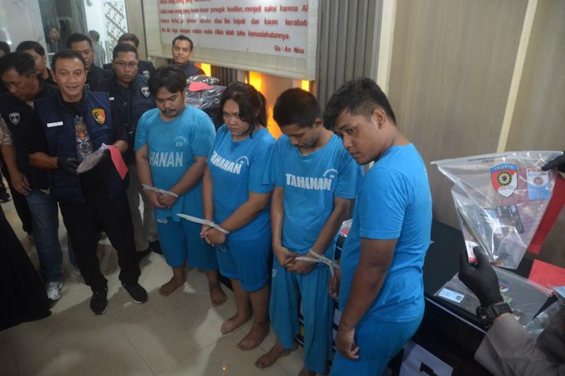 Polda Jateng Sikat Sindikat Preman Berkedok Wartawan - Bagian 4