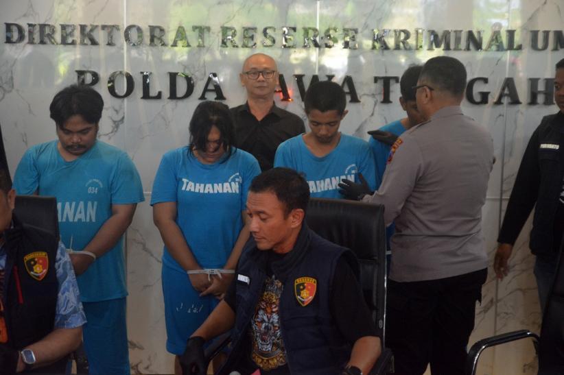 Polda Jateng Sikat Sindikat Preman Berkedok Wartawan - Bagian 3