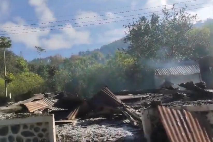title Kawasan Ijen Mencekam, Warga Sandera 3 Anggota TNI dan Bakar 2 Rumah Pegawai PTPN Kawasan Ijen Mencekam, Warga Sandera 3 Anggota TNI dan Bakar 2 Rumah Pegawai PTPN