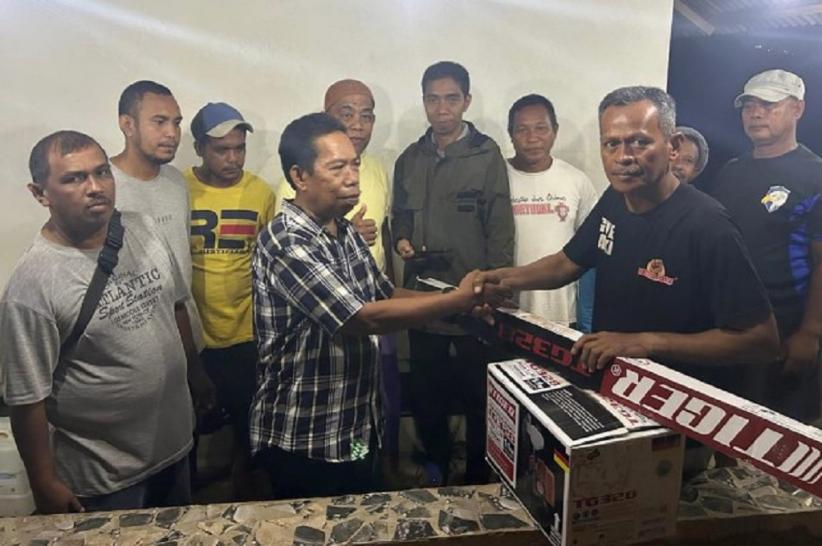 Peka Kebutuhan Warga Ambon, Legislator Partai Perindo Hamsudin Beri Bantuan Alat Potong Rumput