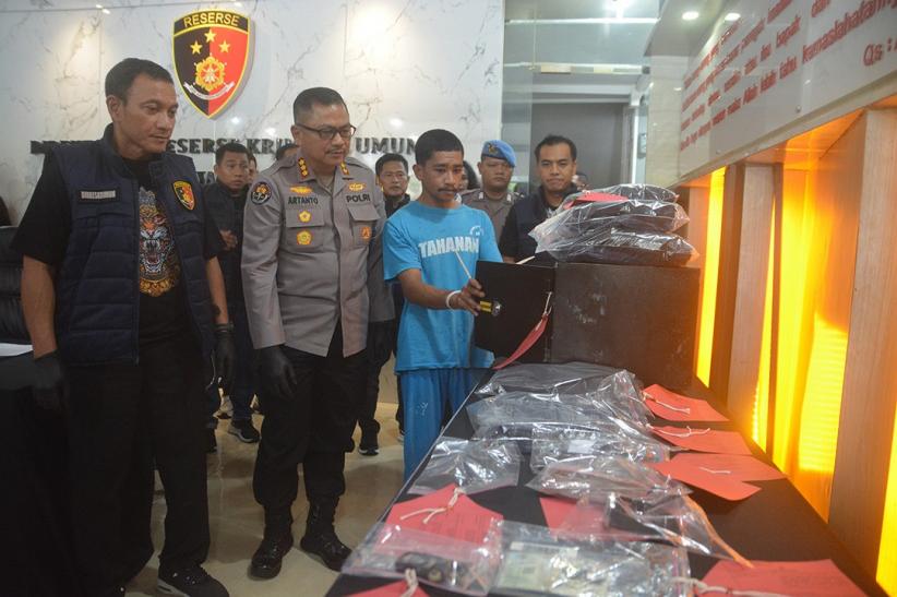 Modus Residivis Pembobol Brankas, Sembunyi di Dalam Toko hingga Tutup - Bagian 2