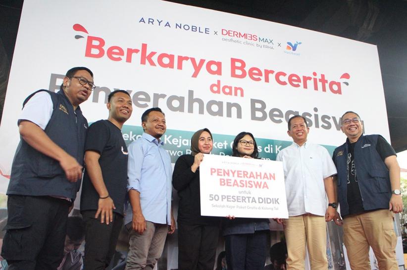 50 Warga Kolong Tol Rawa Bebek Dapat Beasiswa Pendidikan - Bagian 7