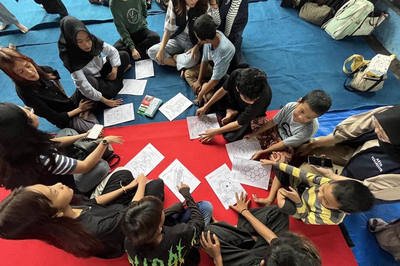 50 Warga Kolong Tol Rawa Bebek Dapat Beasiswa Pendidikan - Bagian 3