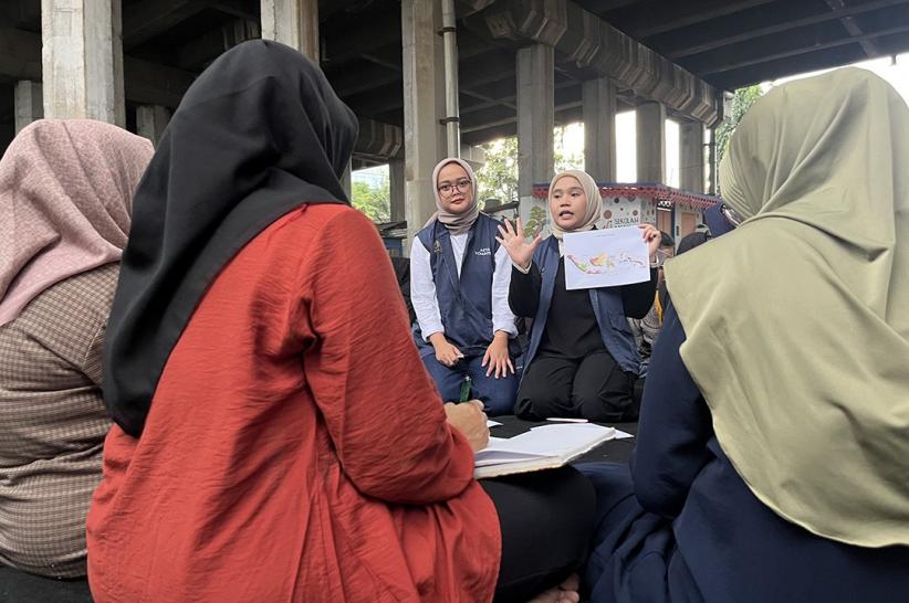 50 Warga Kolong Tol Rawa Bebek Dapat Beasiswa Pendidikan - Bagian 2