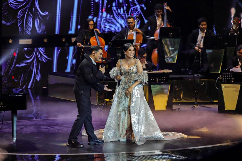 Momen Romantis Shabrina Duet Bareng Afgan di Grand Final Indonesian Idol - Bagian 3