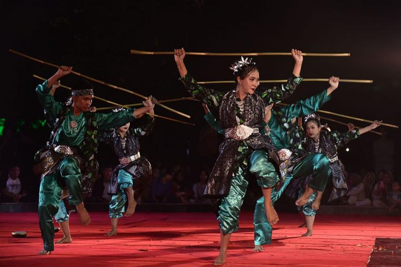 Pertunjukan Kesenian Daerah Meriahkan HUT Sumatera Selatan - Bagian 2