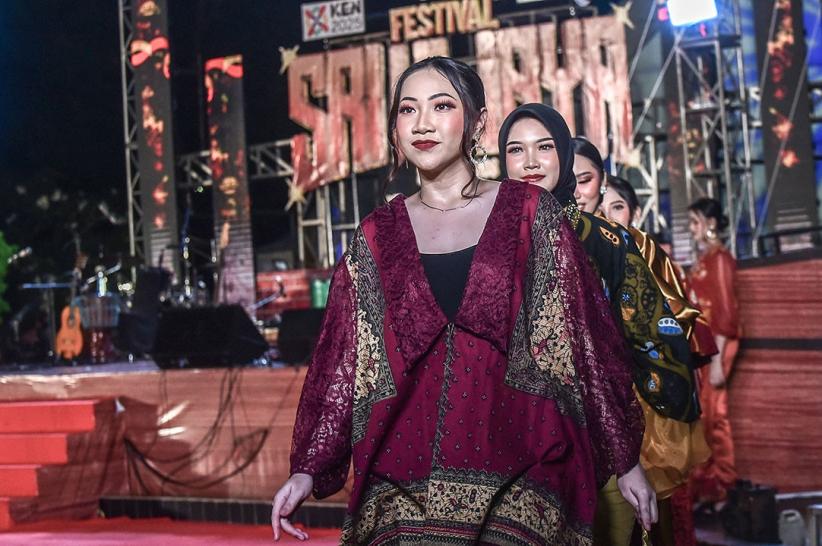 Potret Peragaan Busana Wastra Sumatera Selatan - Bagian 4