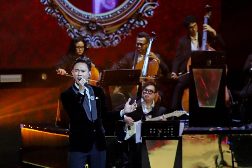 Fajar Noor Tampil Memukau Bawakan Lagu Ari Lasso di Grand Final Indonesian Idol - Bagian 2