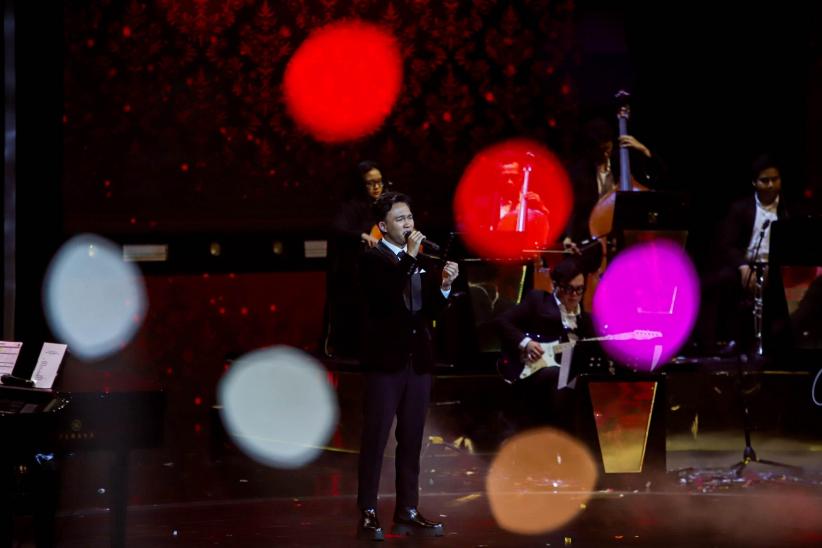 Fajar Noor Tampil Memukau Bawakan Lagu Ari Lasso di Grand Final Indonesian Idol - Bagian 1