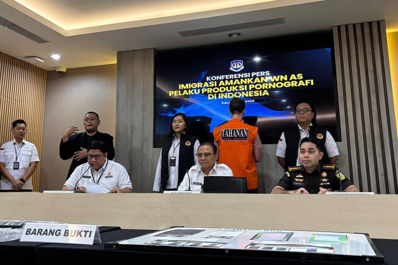 Tampang Bule Amerika Serikat Produksi Video Porno di Indonesia - Bagian 4