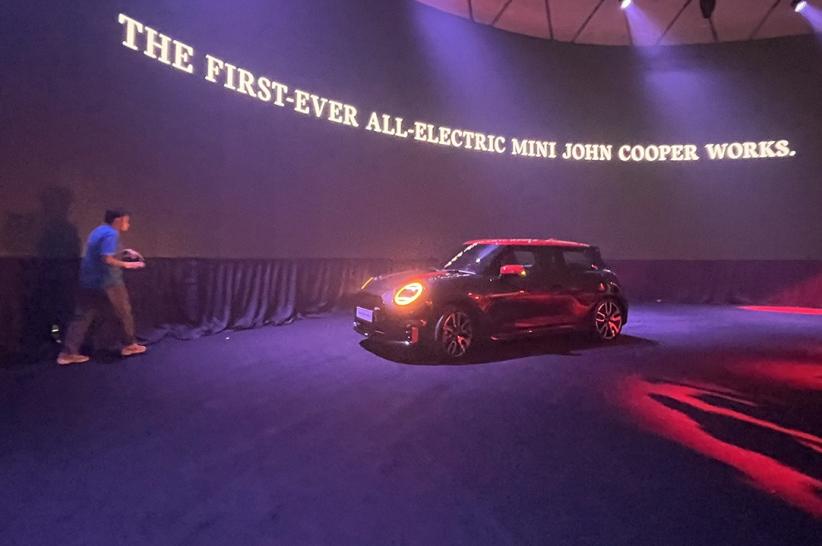 Tampilan Terbaru 5 Model MINI John Cooper Works, Termurah Rp1,2 Miliar!  - Bagian 5
