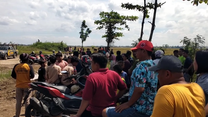 title Indramayu Gempar, Penjaga Desa Ditemukan Tewas Bersimbah Darah di Persawahan Indramayu Gempar, Penjaga Desa Ditemukan Tewas Bersimbah Darah di Persawahan