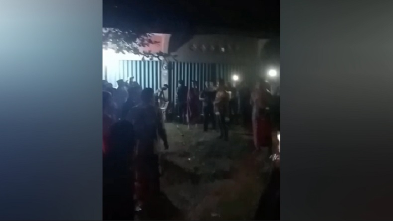 Dugaan Chat Mesum ke Istri Orang, Rumah Kades di Muaro Jambi Diserbu Warga