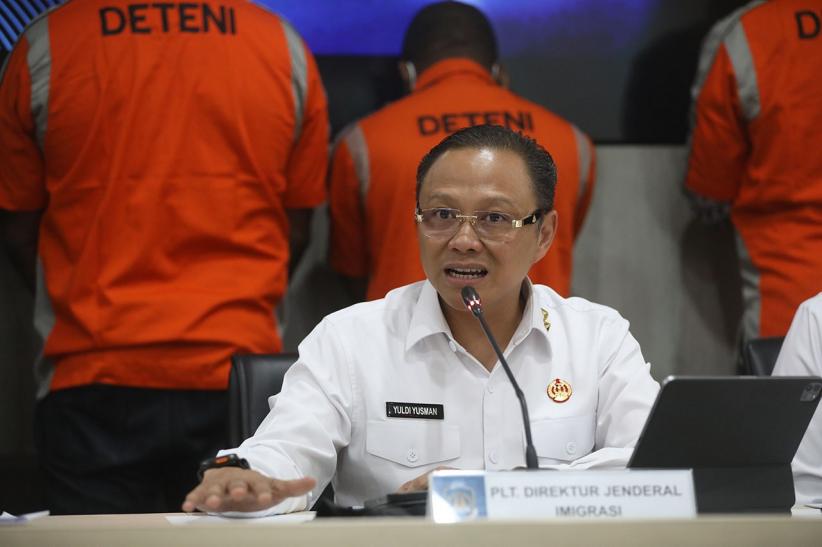 Tiga WNA Kantongi Ribuan Dolar AS Palsu Ditangkap Petugas Imigrasi  - Bagian 5