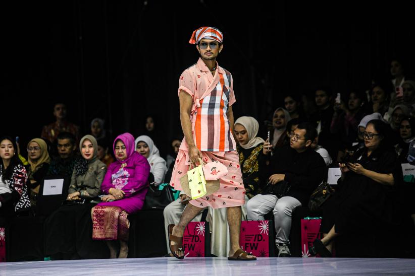 Melihat Karya Desainer Lokal di Indonesia Fashion Week 2025 - Bagian 4