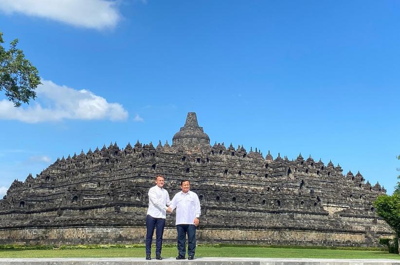 Kompak! Presiden Prabowo dan Presiden Macron Berfoto dengan Latar Candi Borobudur - Bagian 2