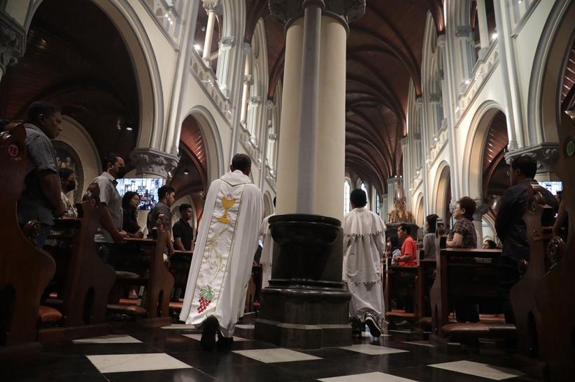 Suasana Ibadah Kenaikan Yesus Kristus di Gereja Katedral - Bagian 4