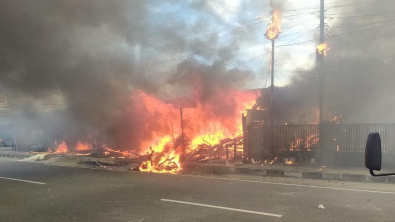 Kebakaran Hebat di Padang, 6 Toko dan 2 Kendaraan Hangus