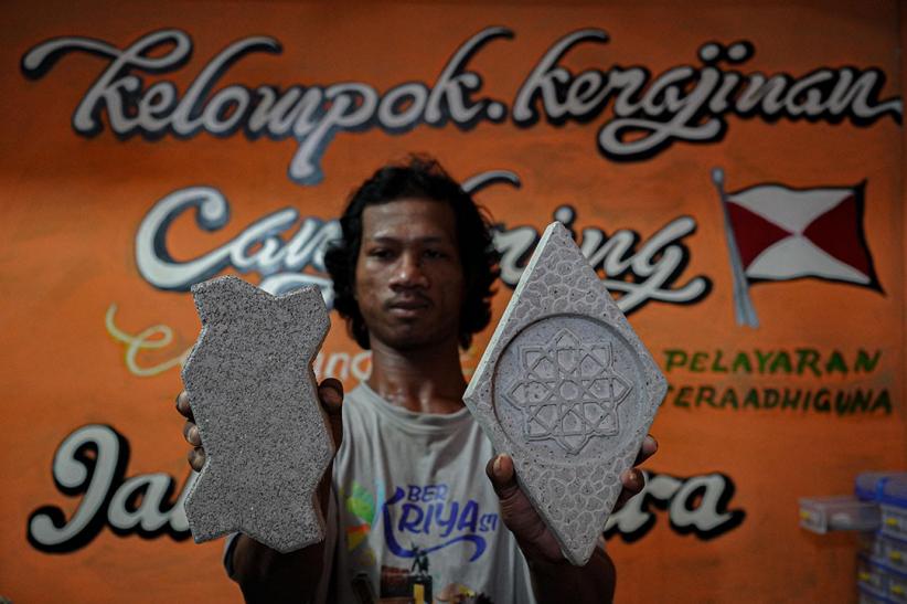 Nelayan Cilincing Daur Ulang Limbah Cangkang Kerang Jadi Material Bangunan - Bagian 1