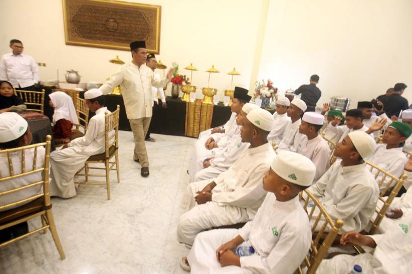 Mentan Syukuran Capaian Stok Beras 4 Juta Ton bersama Anak Yatim - Bagian 2