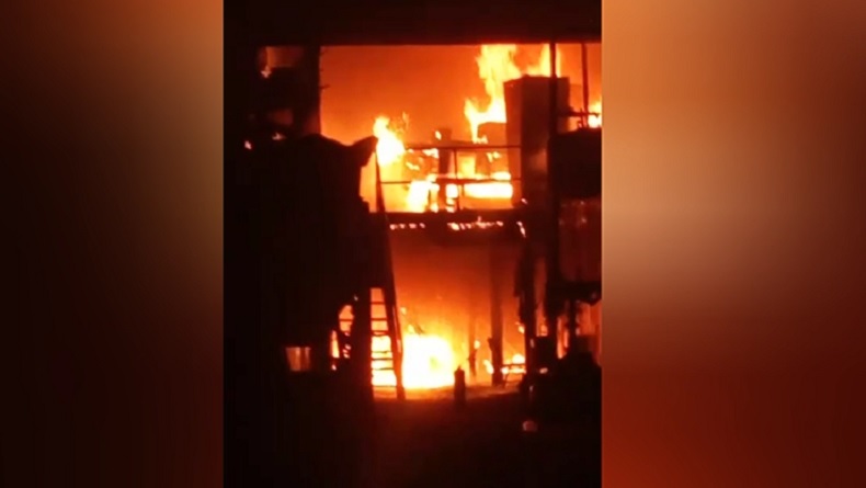 Kebakaran Hebat Pabrik Pengolahan Kelapa Sawit di Muaro Jambi, Kerugian hingga Ratusan Juta