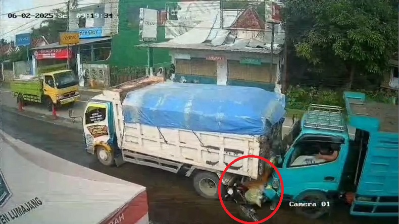 Salip Truk Pasir, 2 Pemotor di Lumajang Tewas Terjepit