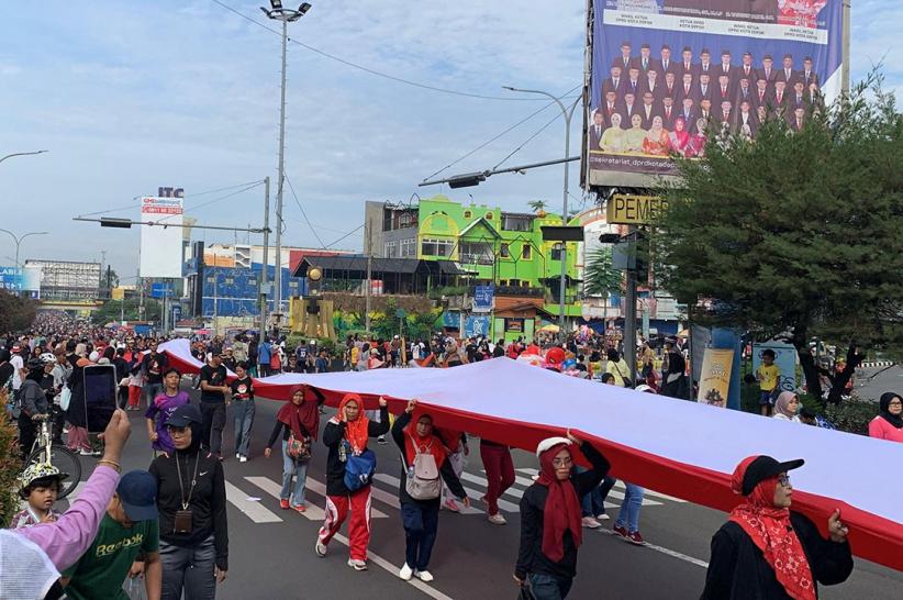 Kirab Bendera Merah Putih 300 Meter Peringati Hari Lahir Pancasila - Bagian 2