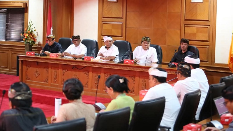 title Gelar Raker, Komisi IV DPRD Badung Bahas Program Satu Keluarga Satu Sarjana Gelar Raker, Komisi IV DPRD Badung Bahas Program Satu Keluarga Satu Sarjana